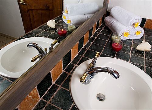 The Ginger Lily Hotel Гроз-Иле Экстерьер фото